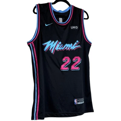 Camiseta masculina Nike NBA Swingman Miami Heat Jimmy Butler #22 50 preta UKG basquete - Imagem 1 de 4