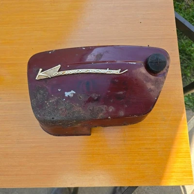 KAWASAKI 1967 F2 175 CUBIERTA LATERAL PANEL EMBLEMA INSIGNIA PERILLA Foto 1 de 4