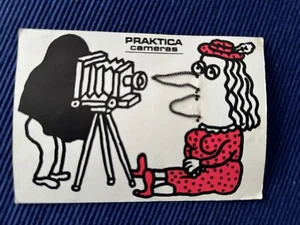 AK lustige Werbung PRAKTICA Camera Kette Gesicht Frau - Bild 1 von 4