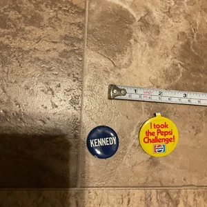 Pin de botón plegable I Took The Pepsi Challenge de colección + Kennedy - Imagen 1 de 3