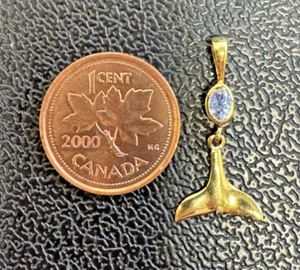 Dije colgante de oro cola de ballena tamaño moneda con amatista - Imagen 1 de 7