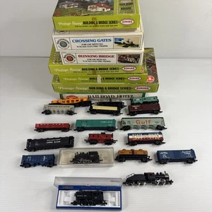 LARGE LOT OF VINTAGE TRAIN BUILDING KITS & TRAINS - Sold As Is READ DESCRIPTION - Picture 1 of 22
