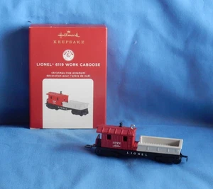Hallmark 2020 Lionel 6119 Decorazione Natalizia Caboose da Lavoro Nuovo con scatola - Foto 1 di 9