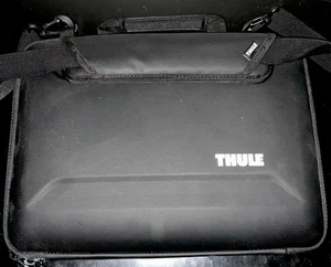 Thule Laptop Case Black Gauntlet Macbook PC - Picture 1 of 5