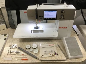 Bernina B 560 Sewing and Quilting Machine - Picture 1 of 5