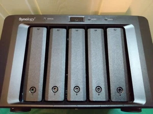 Synology DX517 5-Bay Diskless System Network Storage - NAS Only No Cables/Disks - Afbeelding 1 van 4