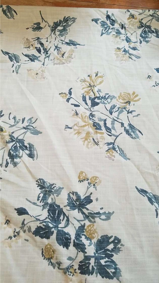 Robert Allen Flor Loca Gorra Tela por Yarda Stock TT Foto 1 de 1