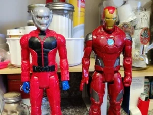 2 action figures 2013 & 2015 TM DC Comics / Marvel Red Iron Man Green Redakai - Picture 1 of 7