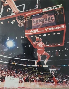 Michael Jordan Autograph 8 x 10 with COA - Picture 1 of 2