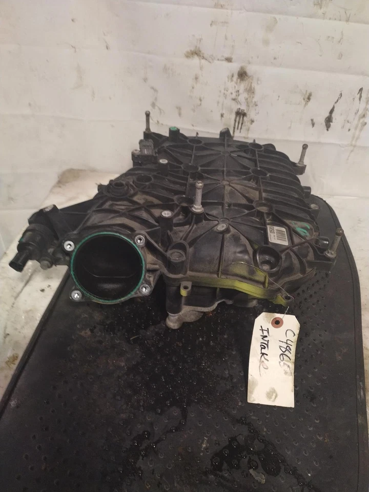 Used Upper Engine Intake Manifold fits: 2010 Cadillac Srx 3.6L upper Upper Grade - Image 1 of 4