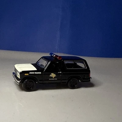 Johnny Lightning 1:64 Ford Bronco Custom Texas State Police DPS Trooper - Immagine 1 di 4