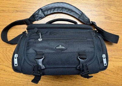 Bolso para cámara Samsonite con correa para el hombro de nailon negro Foto 1 de 4