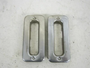 73-87 (88-91) OEM Chevy GMC cubiertas de pestillo de asiento trasero - cromo - Jimmy Blazer K5 - Imagen 1 de 3