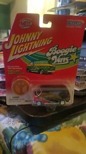 2002 Johnny Lightning Boogie Vans 1977 Chevy G-20 Peace Sign New On Card