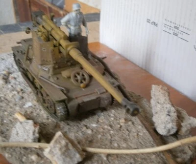 MARDER I BUILT E PAINT PANZERJAGER I MIT PAK 43 DA 88mm DIORAMA BERLINO 45 1-35 - Immagine 1 di 4