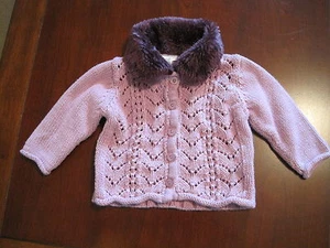 Koala Kinder Mädchen lila Kunstfell Strickjacke Pullover 6-9 Monate gebraucht, in einwandfreiem Zustand - Bild 1 von 3