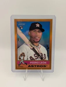 2025 Topps Heritage Pedro Leon 271 RC Orange Refractor 21/25 - Picture 1 of 2