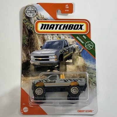 NUEVO Matchbox MBX Mountain Chevy K1500 69/100 plateado y amarillo Foto 1 de 4