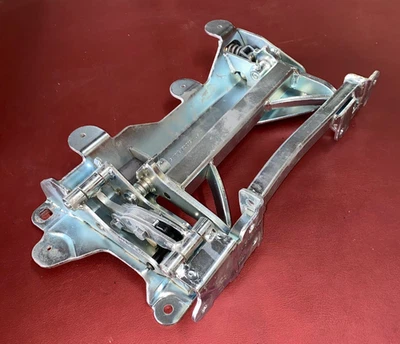 Bisagra de puerta delantera derecha Mercedes-Benz - 215-720-02-37 - para CL500, CL55 AMG y más Foto 1 de 4