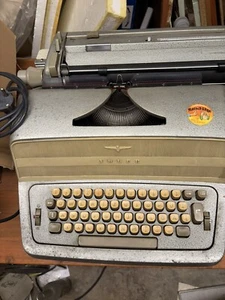 Elektrische Schreibmaschine Adler Triumph electric - VINTAGE - Gut Erhalten - Afbeelding 1 van 5