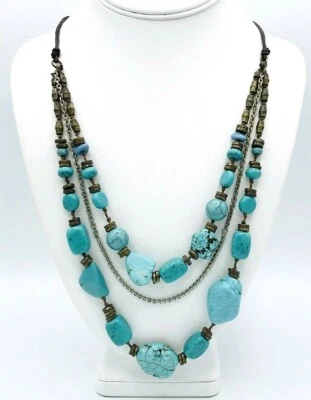 Collar de diamantes de imitación Howlita turquesa teñido de tres hilos en capas Foto 1 de 4