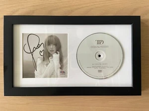 Taylor Swift The Tortured Poets Department Signed Heart CD Framed ⭐️PSA AUTH COA - Picture 1 of 3