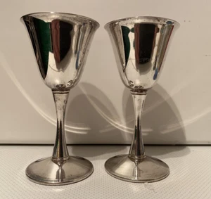 A Pair of Miniature Silver Plated Goblets - 11cm High X 5.5cm Diameter - Bild 1 von 3