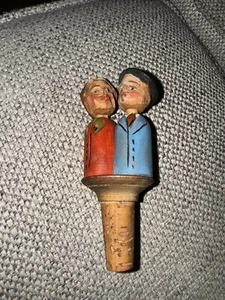 Vintage handgeschnitzter und bemalter Holz Korken Flaschenverschluss küssendes Paar - Bild 1 von 14