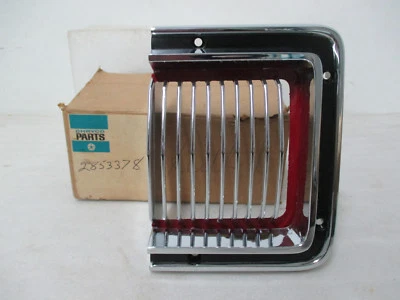 Mopar NOS 1968 道奇 Polara Monaco Wagon 右手外尾灯挡板 285338 — 第 1/4 张图片