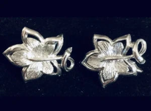 CORO 1960s Vtg Silver Tone Maple Leaf 1” Clip On Earrings Signed Costume Jewelry - Picture 1 of 6