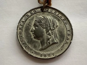 Queen Victoria 1837-1887 Golden Jubilee Commemorative Souvenir Medal - Picture 1 of 5
