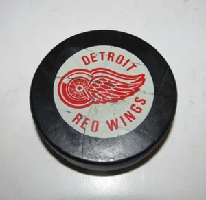VINTAGE DETROIT RED WINGS INGLASCO NHL OFFIZIELLES SPIEL HOCKEY PUCK - Bild 1 von 3