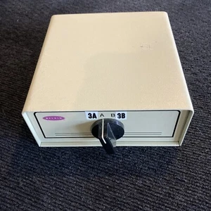BELKIN Data Transfer Switch 2 port Switchbox DB15 female 15 Pin - Picture 1 of 4