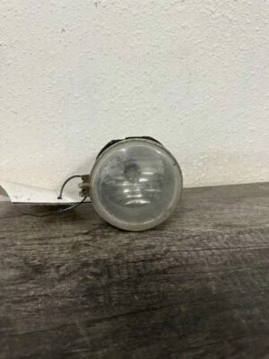 Противотуманные фары для Chrysler Town & Country 2005–2009 годов выпуска от оригинального производителя с креплением на бампер - Изображение 1 из 4