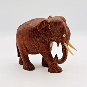 Handgeschnitzte asiatische Elefantenstatue aus Holz Figur Rüssel unten 5 x 4,5 Zoll Eisenholz Vintage - Bild 1 von 7