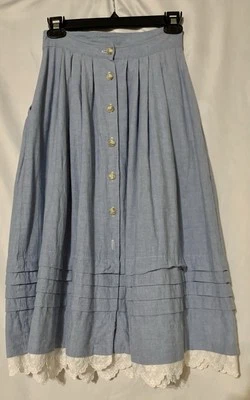 De colección. Falda para mujer Herman Geist Petite talla 6 plisada festoneada borde de encaje azul Foto 1 de 4