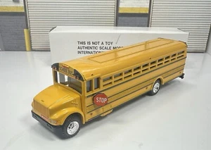 1/64 SCALE INTERNATIONAL-3000”SCHOOL BUS“HIGH END QUALITY” YELLOW VERSION - Picture 1 of 12