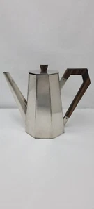 Gießkanne 8-kant aus versilbertem Metall MODERNE GOLDSCHMIEDEWERKSTATT Henkel & Holzknopf - Bild 1 von 24