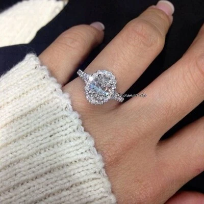 Anillo de compromiso de diamantes de corte ovalado de 2,00 quilates de oro blanco de 14 quilates Foto 1 de 3