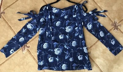 NUEVA Blusa Túnica Club Monaco 100% Seda XS X-Pequeña Hombro Frío Azul Floral Foto 1 de 4