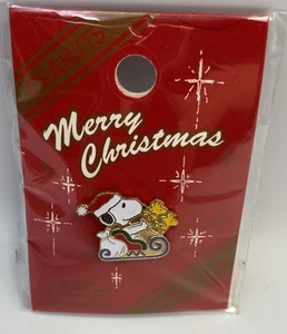 Snoopy Santa Holiday Christmas Peanuts Lapel Pin Japan - Picture 1 of 3