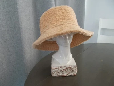 Fuzzy Women's Bucket Beige Camel Maurices Brand Cotton Lined Poly Shell One Size - Image 1 of 4