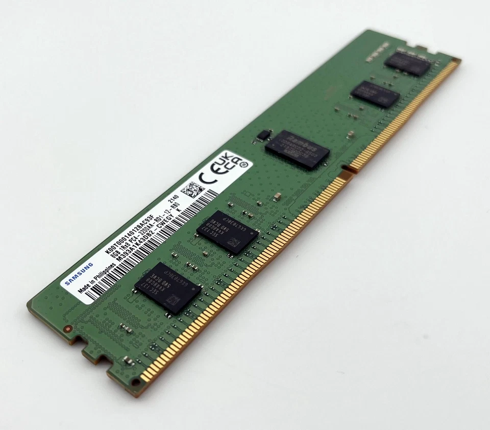 Samsung 8GB (1x8GB) 1Rx8 PC4-25600R DDR4-3200MHz M393A1K43DB2-CWE Memory Module - Image 1 of 4