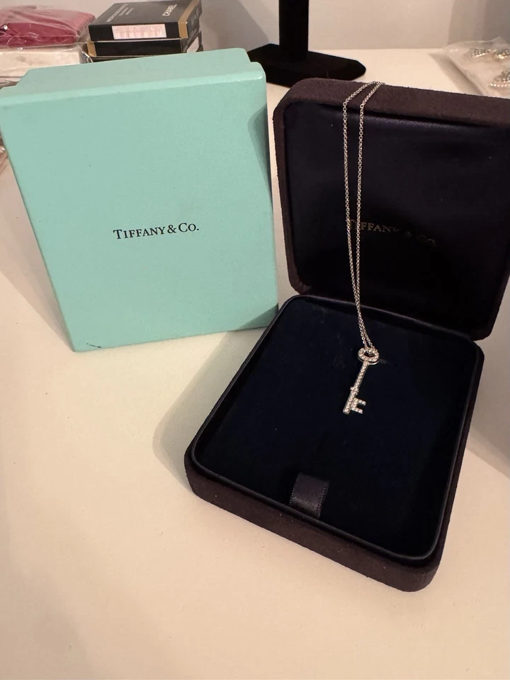 Платиновое ожерелье с подвеской в виде ключа с бриллиантами TIFFANY & CO - Изображение 1 из 1