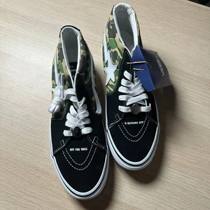 Taglia 10,5 - VANS BAPE x Sk8 - 83 Mid ABC mimetico - Foto 1 di 24