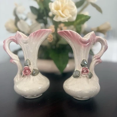 "Juego de 2 jarrones vintage de 5"" Lusterware Rose Bud Ewer rosa y verde" Foto 1 de 4