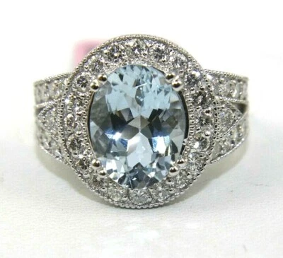 Anillo solitario ovalado aguamarina y halo de diamantes para dama de oro blanco de 14 k de 6,32 quilates Foto 1 de 4