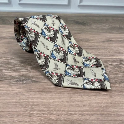 Мужской шелковый галстук с орлиными крыльями с узором с белым орлом и американским флагом - Изображение 1 из 4