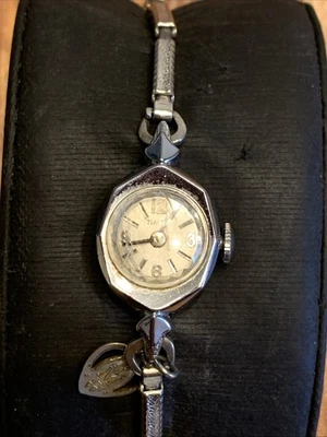 Vintage Timex 17 Jewel Mechanical Watch Ladies Runs But Not Tested For How Long - Image 1 of 4