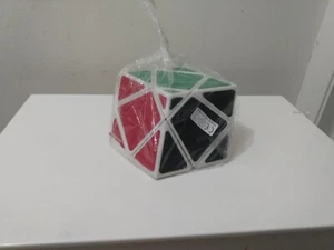 UNUSUAL PUZZLE CUBE SIX COLORS - Picture 1 of 3